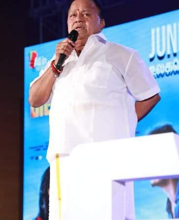 கொரில்லா’ படத்தில் விருப்பமில்லாமல் ஒரு வசனம் பேசி இருக்கிறேன் – ராதாரவி