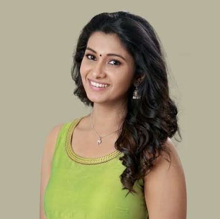 சமூக வலைத்தளத்தில் பிரியா பவானி சங்கர் பெயரில் மோசடி
