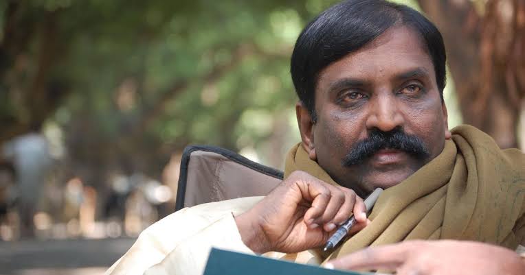 தமிழுக்குத் தீங்கு வந்தால் அக்கினி நட்சத்திர வீதிகளில் இறங்கிப் போராடுவோம் கவிஞர் வைரமுத்து.
