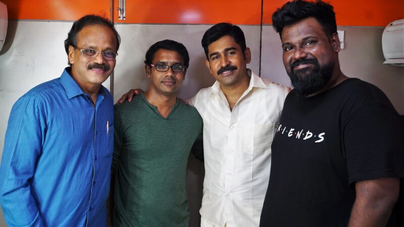 KOLAIGARAN TEAM CAKE CUTTING STILLS