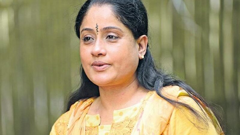 13 வருடங்களுக்கு பிறகு மீண்டும் சினிமாவில் நடிக்க வருகிறார் நடிகை விஜயசாந்தி