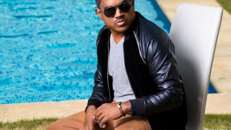 சிங்கப்பூரில் நடைபெறவிருந்த சர்கம் நடத்தும் “Yuvan Shankar Raja – Your first love” இசை நிகழ்ச்சியை ஒத்தி வைத்ததால் யுவன் ஷங்கர் ராஜா தனது அதிருப்தியை வெளிப்படுத்துகிறார்.