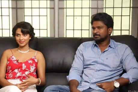 நானும் அமலாபாலும் விவாதத்துக்கு தயார் – இயக்குநர் ரத்னகுமார்