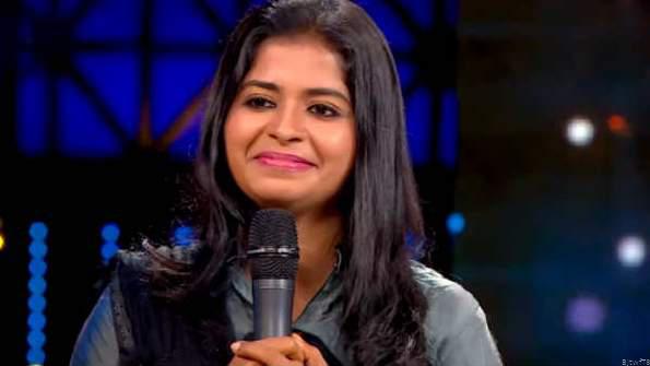 நடிகை மதுமிதா மீது விஜய் தொலைக்காட்சி நிர்வாகம் காவல் நிலையத்தில் புகார் அளித்துள்ளனர்.