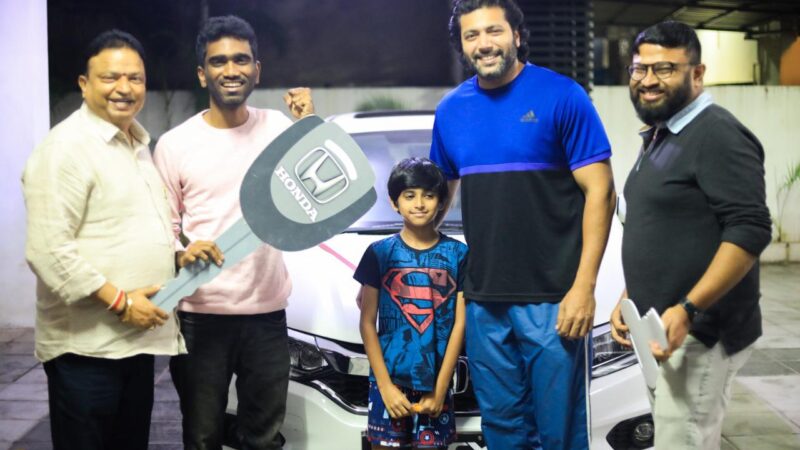 Producer Dr. Ishari K Ganesh gifts a luxurious high end Honda City car to director Pradeep on “Comali” success