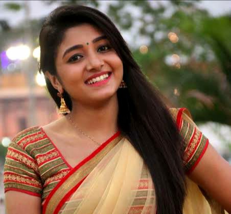 பிரச்சினைக்குப் பயந்து 4வது முறையாக பெயரை மாற்றிக்கொண்ட சர்ச்சை நாயகி!