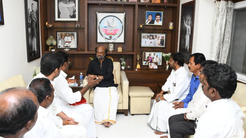 கஜா புயலால் பாதிக்கப்பட்ட மக்களுக்கு வீடு கட்டி கொடுத்த சூப்பர்ஸ்டார்  ரஜினிகாந்த்!