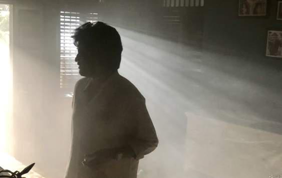 “தர்பாரின் மர்ம மனிதர்” ‘தர்பார்’ படம் குறித்து – சந்தோஷ் சிவன்