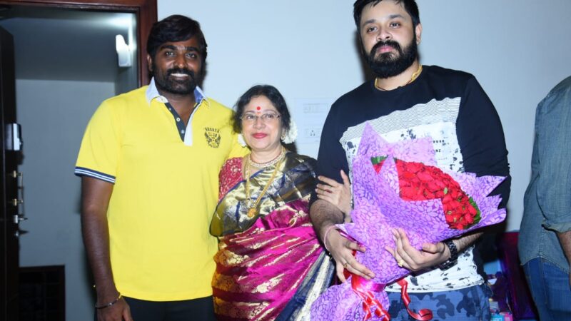 நடிகை ஜெயசித்ரா இல்லத்தில் விஜய்சேதுபதியுடன் பிரம்மாண்டமாக கொண்டாடிய அம்ரீஷின் பிறந்தநாள் விழா