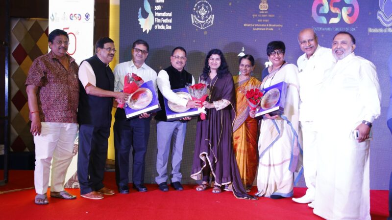 கோவாவில் நடைபெறவிருக்கும் இந்திய சர்வதேச திரைப்பட விழாவில்  தமிழ் திரையுலகினர் கலந்துக் கொள்ள விழா குழுவினர் நேரில் அழைப்பு