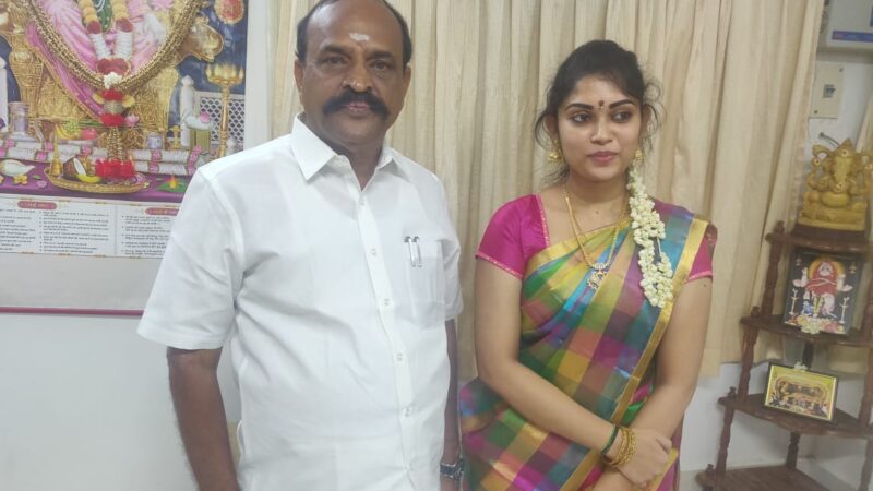 மிக மிக அவசரம் கதாநாயகி ஸ்ரீபிரியாவுக்கு அமைச்சர் பாராட்டு..!