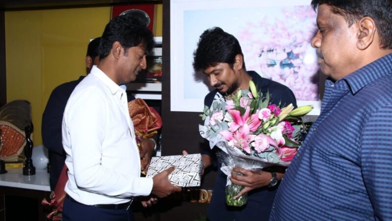 பிறந்த நாளன்று உதயநிதி ஸ்டாலினை வாழ்த்திய தயாரிப்பாளர் அருண்மொழி மாணிக்கம்!