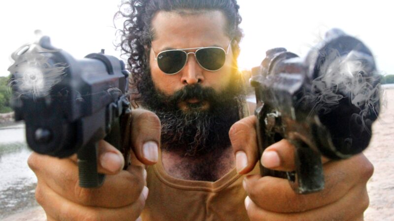 தமிழ்சினிமாவில் வெகு சில படங்களே கடலில் படமாக்கப்பட்டுள்ளன. அந்தவகையில் மொத்த படத்தில் 75 சதவீதம் இந்திய பெருங்கடலில் படமாக்கப்பட்டுள்ள படம் ‘ஜூவாலை’.