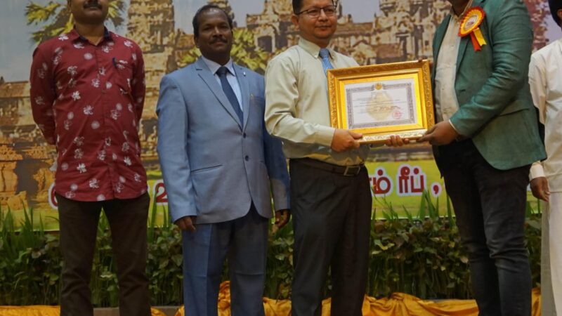 கம்போடியா அரசின் ‘சர்வதேச கவியரசு கண்ணதாசன் விருது’ பெற்றார் பாடலாசிரியர் அஸ்மின்!