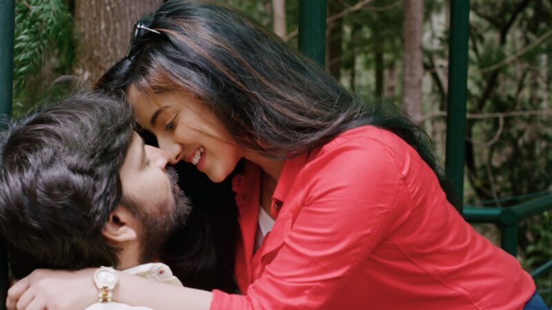 முத்தக்காட்சி எடுக்க நாயகன் தயங்கவே நாயகி திடீரென கட்டிப்பிடித்து முத்தம் கொடுத்தார்