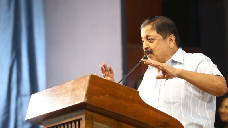 *சினிமாவில் சொன்ன சொல்லைக் காப்பாற்ற மாட்டார்கள்:  முக்தா பிலிம்ஸின் 60 ஆவது ஆண்டு வைர விழாவில் சிவகுமார் பேச்சு.!*
