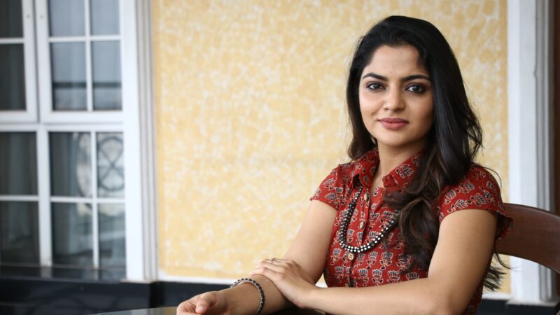 கார்த்தி போன்ற மனிதரைப் பார்ப்பது இதுவே முதல் முறை – நடிகை நிகிலா விமல்