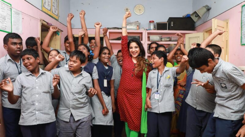 குழந்தைகளின் தன்னம்பிக்கை என்னை மெறுகேற்றியது – நடிகை சாக்‌ஷி அகர்வால்.