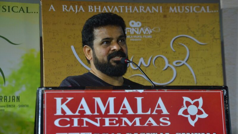 இரண்டு பெரிய நடிகர்கள் அரசியலுக்குள் வந்ததால் தமிழக அரசு விருது கொடுக்க யோசிக்கிறது – இயக்குனர் அமீர்