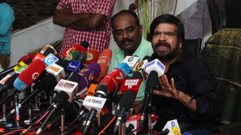 சென்னை காஞ்சிபுரம் திருவள்ளூர் மாவட்ட திரைப்பட விநியோகஸ்தர் சங்கத்தின் தலைவராக டி.ராஜேந்தர் பதவியேற்றார். இதுதொடர்பாக இன்று பத்திரிக்கையாளர்களை டி.ராஜேந்தர், டி.மன்னன் சந்தித்தனர்.