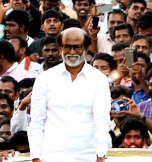 சூப்பர் ஸ்டார் ரஜினிகாந்த் உயிருக்கு ஆபத்து; பாதுகாப்பு அளிக்க ரசிகர்கள் வேண்டுகோள்*