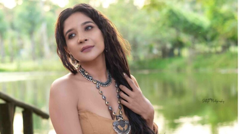 ACTRESS SAKSHI AGARWAL LATEST STILLS