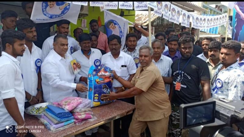திருவள்ளூர் மாவட்டத்தில் தளபதி விஜய் மக்கள் இயக்க சார்பாக மாபெரும் நலத்திட்ட உதவிகள் !
