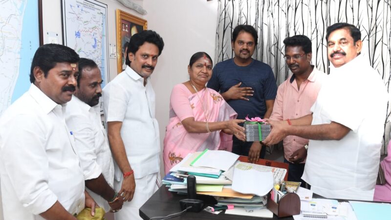 மாண்புமிகு முதலமைச்சர் எடப்பாடி கே. பழனிசாமி வெளியிட்ட தஞ்சை பெரிய கோவில் சிறப்பு பாடல்  குடமுழுக்கு விழாவை சிறப்பிக்கும் வகையில் திரைப்பட இயக்குநர் ஆதிராஜன் எழுதியது