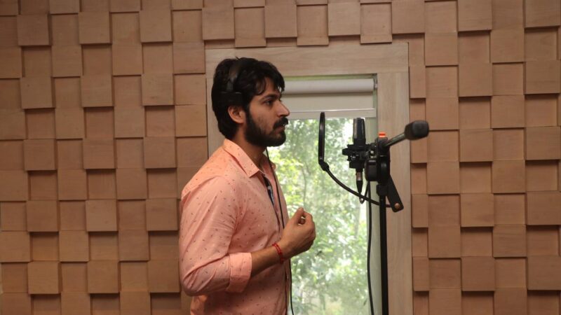 Dubbing works for Harish Kalyan-Priya Bhavani Shankar starrer Pelli Choopulu remake commences.