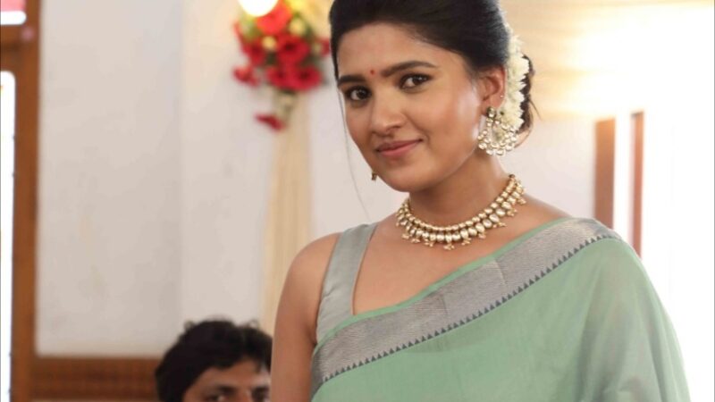 ஓ மை கடவுளே” காதலர் நெஞ்சங்களை வெல்லும் – வாணி போஜன் !