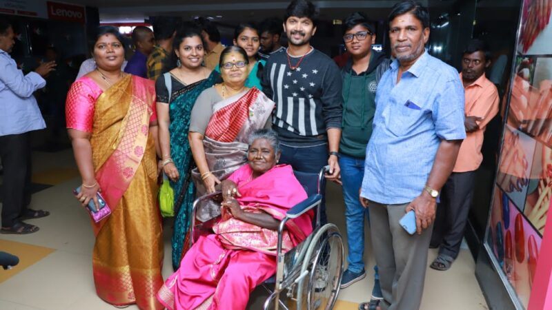 அபி சரவணனுடன் ‘மாயநதி’ படம் பார்த்தார் பரவை முனியம்மா!