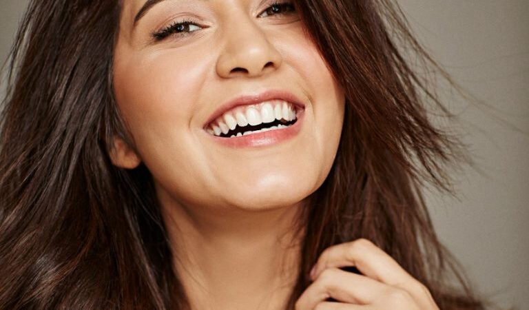 ACTRESS RAASHI KHANNA LATEST STILLS