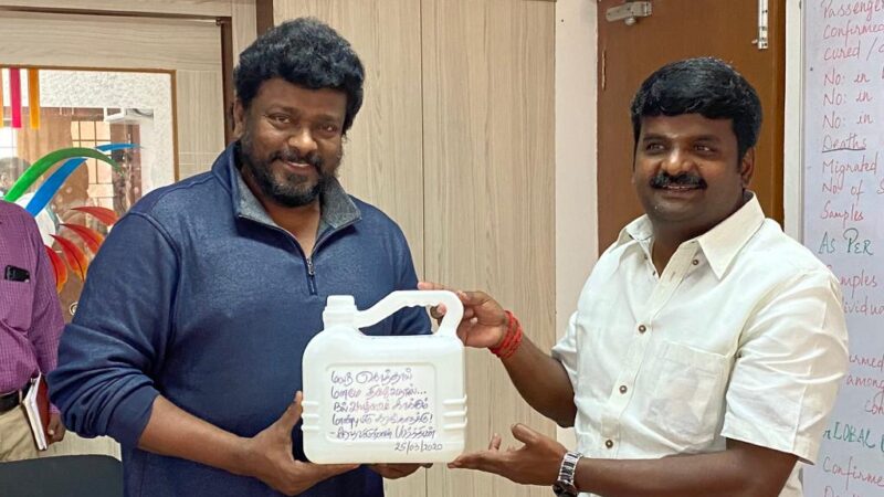 மாண்புமிகு டாக்டர் விஜய பாஸ்கர் அவர்களை கடமையை செவ்வனே செய்வதற்காக பாராட்டி உற்சாகப்படுத்தும் நோக்கில் சந்தித்தேன். மலர் பொக்கே கொடுப்பதற்கு பதிலாக sanitizer 5 litre cane வழங்கினார்.  இயக்குனர் நடிகர் ஆர் . பார்த்திபன்.