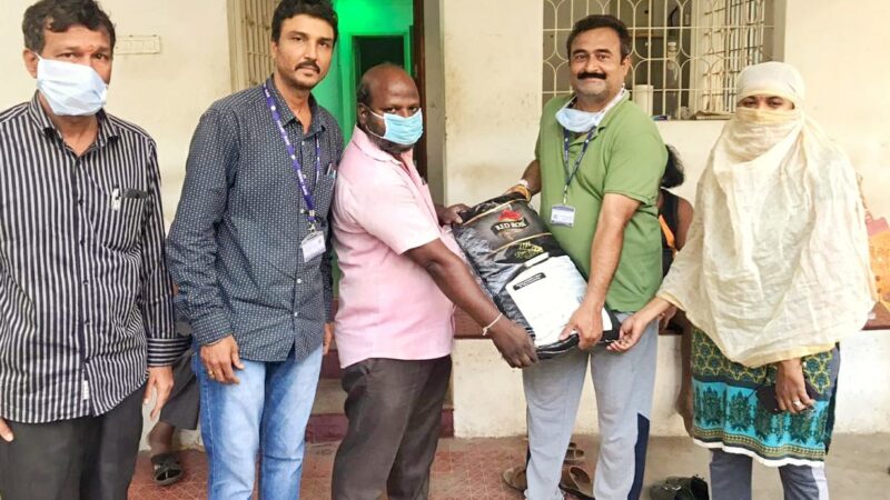 திரைப்பட தயாரிப்பாளர் கலைப்புலி எஸ் தாணு அவர்கள் சினிமா பத்திரிக்கையாளர்கள் சங்கத்திற்கு அரிசி வழங்கினார்.