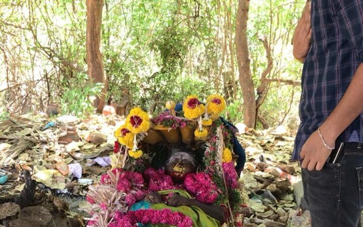 நடிகர் அபி சரவணன் பரவை முனியம்மா அவர்களுக்கு இறுதி  அஞ்சலி செலுத்தினார்.
