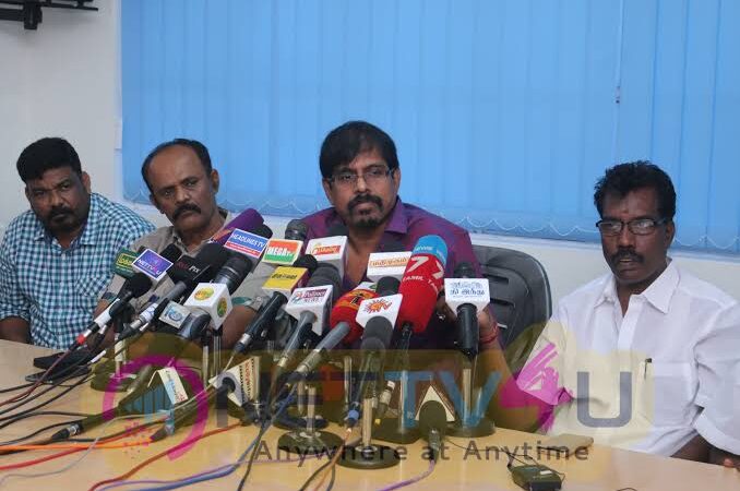 கொரோனா வைரஸ் எதிரொலி தமிழகத்தில் அனைத்து திரைப்பட படப்பிடிப்புகளும் வரும் 19ம் தேதி முதல் ரத்து – தென்னிந்திய திரைப்பட தொழிலாளர்கள் சம்மேளனம் அறிவிப்பு.: