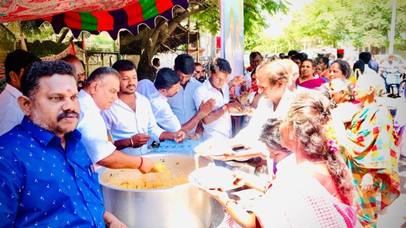 புதுச்சேரி மாநில தளபதி விஜய் மக்கள் இயக்கம் சார்பாக சுமார் 1000 பக்தர்களுக்கு அன்னதானம் !