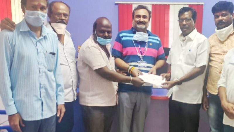 சினிமா பத்திரிகையாளர் சங்கத்திற்கு தமிழ் திரைப்பட தொழிலாளர்கள் சம்மேளனம் ரூபாய் 25 ஆயிரம் நிதியுதவி வழங்கியிருக்கிறது.!
