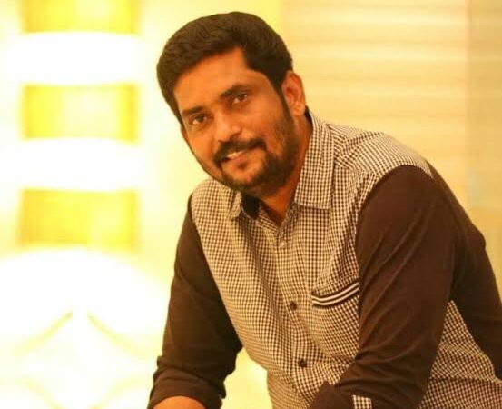 சினிமா பெப்சி தொழிலாளர்களுக்கு அரிசி மூட்டைகள் அளித்த “மாநாடு” தயாரிப்பாளர் சுரேஷ் காமாட்சி!