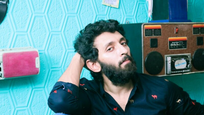 சென்னை கார்ப்பரேஷன் கமிஷனரிடம் சுகாதாரத் தொழிலாளர்களுக்கு சுகாதார கருவிகளை வழங்கிய நடிகர் வசந்த் ரவி