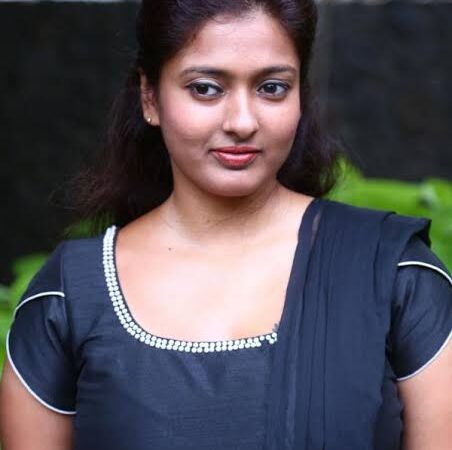 நீங்க சப்போர்ட் பண்ணிட்டா ஜோதிகா பேசுனது சரியா? – வம்படியாய் ஆஜரான நடிகை காயத்ரி ரகுராம்!