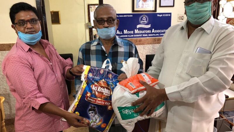தனது உறுப்பினர்களுக்கு ஒரு மாதத்திற்கு தேவையான அரிசி மற்றும், மளிகை சாமான் மற்றும் பண உதவியை வழங்கியது அம்மா மூவி அசோசியேஷன்
