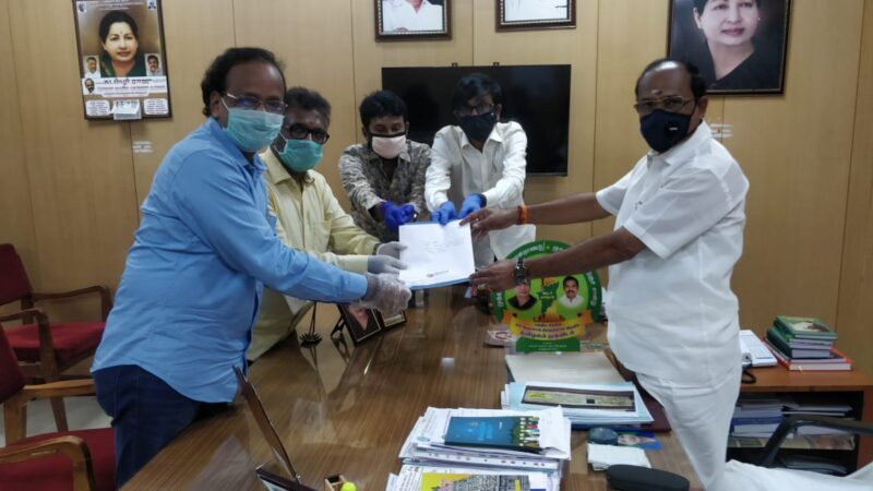 தமிழ் திரைப்பட தயாரிப்பாளர்கள், சின்னத்திரை மற்றும் FEFSI சார்பில், மாண்புமிகு அமைச்சர் ‌கடம்பூர் ராஜூ‌ அவர்களை தமிழ் திரைப்பட தயாரிப்பாளர்கள் சந்தித்தார்கள்.
