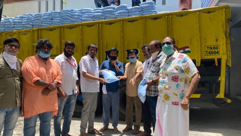 மேதாவி திரைப்படத்தின் தயாரிப்பாளர் பெப்ஸி திரைப்பட தொழிலாளர்களுக்கு 25000 அரிசி மூட்டைகளை வழங்கினார்.