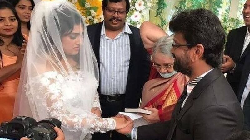 ACTRESS VANITHA – PETER PAUL WEDDING STILLS