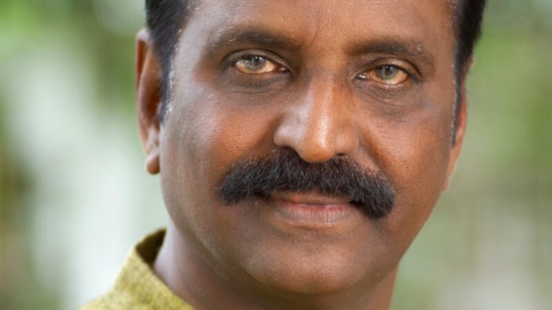 காற்றுக்கில்லை கறுப்பு வெள்ளை – கவிஞர் வைரமுத்து.