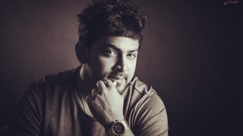தன்னிடம் பணியாற்றிக் கொண்டிருக்கும் 100 ஊழியர் களுக்கு3 மாதத்திற்கு முன்பாகவே சம்பளத்தை கொடுத்து உதவிய நடிகர் ரமீஸ்ரா ஜா.