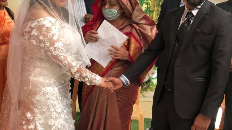 கிறிஸ்துவ முறைப்படி நடிகை வனிதா பீட்டர் பால் திருமணம் மிக சிறப்பாக இன்று நடந்தது.