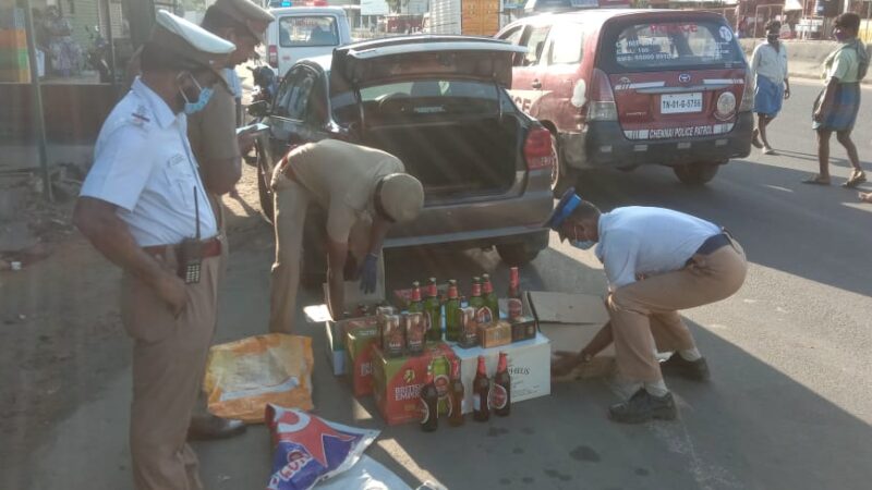 சொகுசு காரில் போலீஸ் ஸ்டிக்கர் ஒட்டிய காரில் மது பாட்டில் கடத்திய டைம் இல்ல தாதா 87 திரைப்படத்தின் தயாரிப்பாளர்கள்.