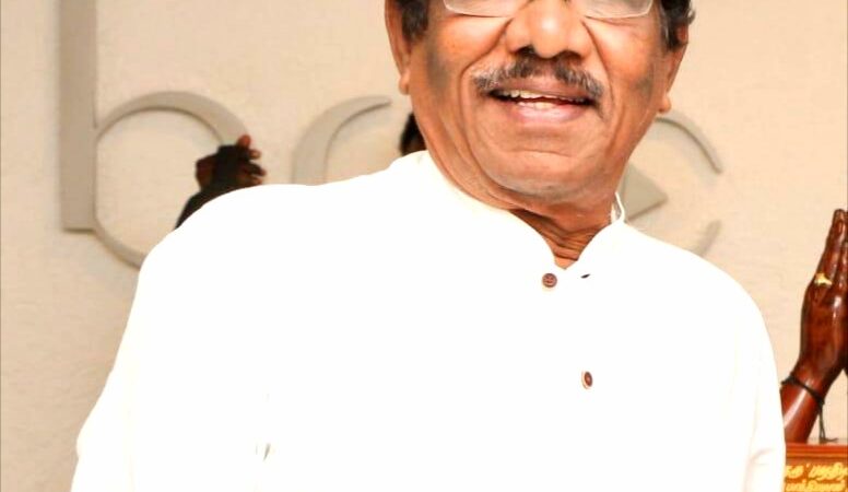 அந்த இரண்டு உயிர்களின் வலியும் வேதனையும் நம் வீட்டில் உள்ளவர்களுக்கு நேர்ந்தால் எப்படி துடித்துப் போவேனோ அப்படி துடித்துப் போகிறேன். இயக்குநர் இமயம் பாரதிராஜா